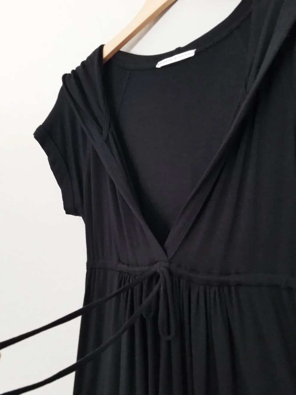 NEW Robin Piccone Black V-Neck Wrap Drawstring Hooded Dress Swim Cover-Up M $125